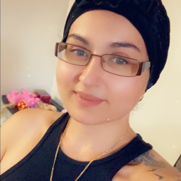 Profile Picture of Stephanie Conroy (@sconroy3917) on Poshmark