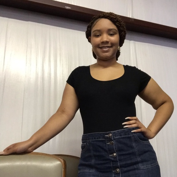 Profile Picture of Jamya Gossett (@j_beauty14) on Poshmark