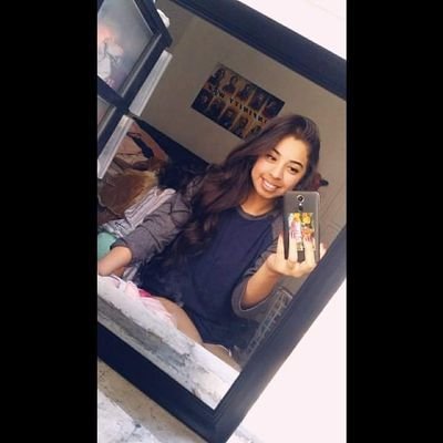 Profile Picture of Iris Parra (@irisparra17) on Twitter