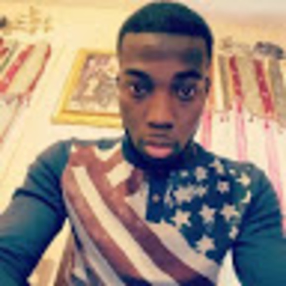 Profile Picture of Myob Myob (@kwiizz59) on Poshmark