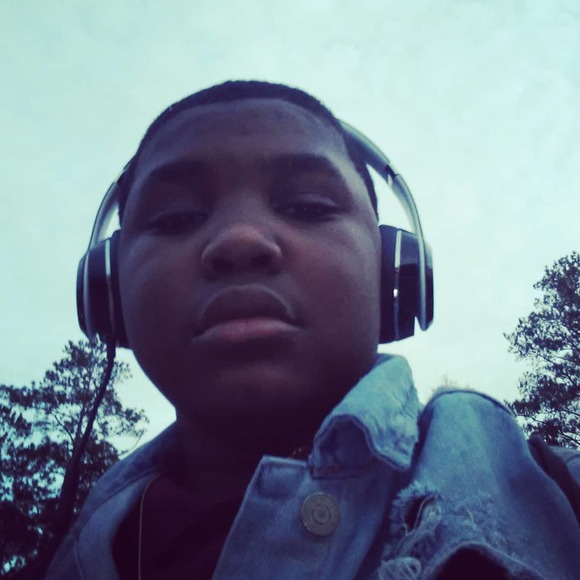 Profile Picture of Markee Easom (@markeeeason) on Poshmark