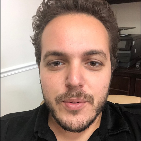 Profile Picture of Evan Hasson (@neckdoctor) on Poshmark