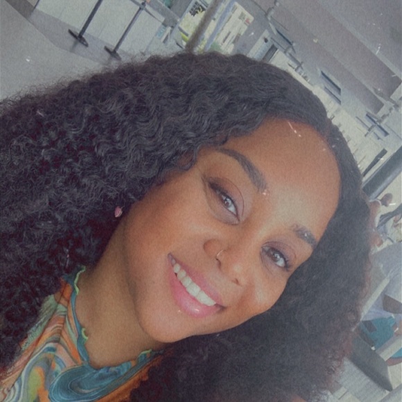 Profile Picture of Danelle Rambus (@danellerambus) on Poshmark