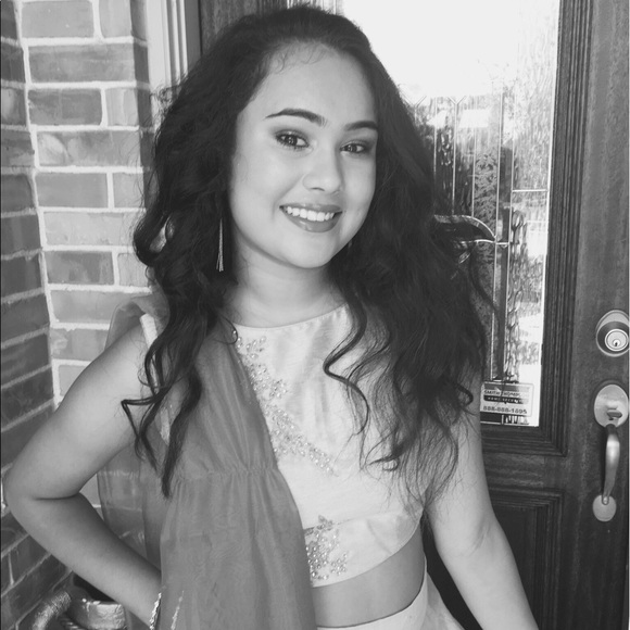 Profile Picture of Esha Patel (@eshajpatel) on Poshmark