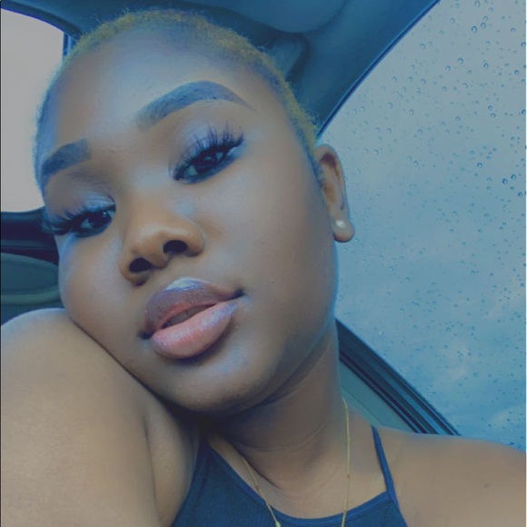 Tailla Pierre - Poshmark Profile Picture of Tailla Pierre (@taillapierre) on Poshmark