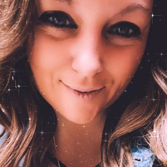 Profile Picture of Shaelyn Warren (@shaelynwarren) on Poshmark