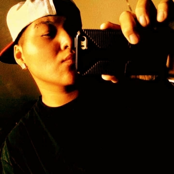 Profile Picture of Ben Nunez (@bennunez522) on Poshmark