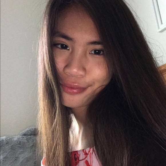 Profile Picture of Michelle Nguyen (@ngmichelle52) on Poshmark