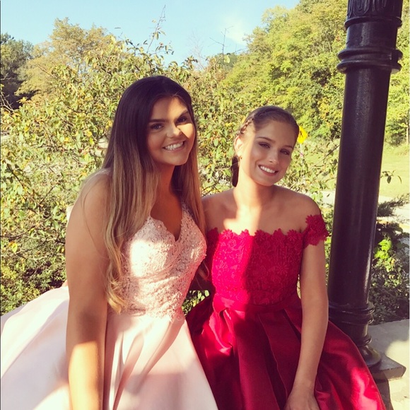 Profile Picture of Kara Holb (@karaholb12) on Poshmark
