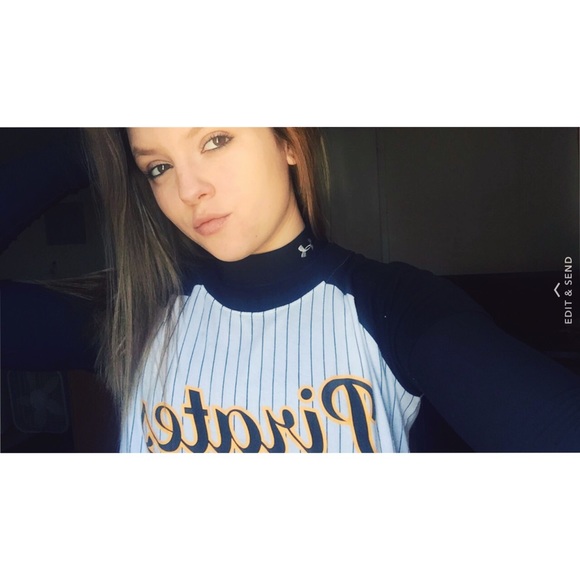Profile Picture of Breana Stevey (@breanastevey) on Poshmark