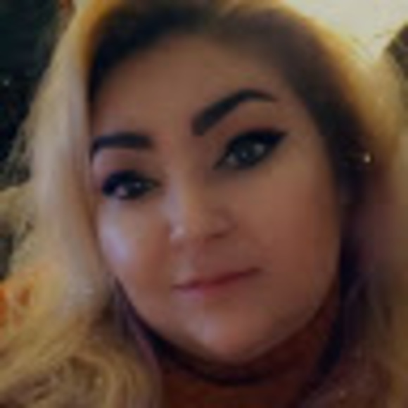 Profile Picture of Stephanie Losada (@stephanielosada) on Poshmark