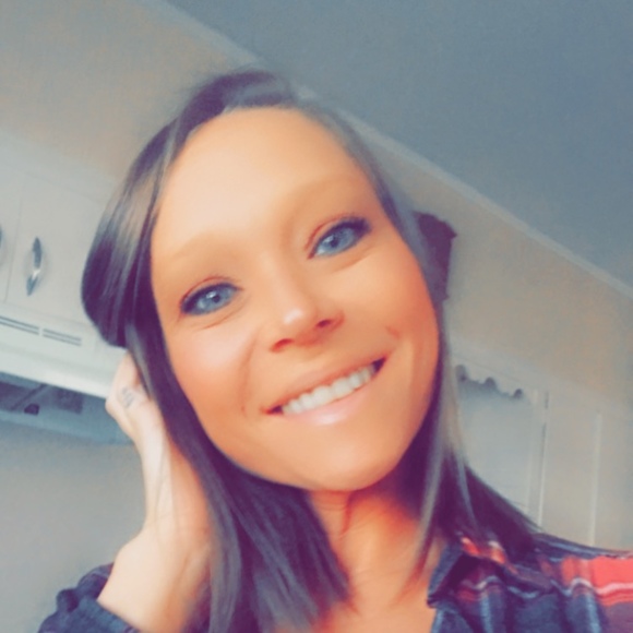 Profile Picture of Kim Shoemaker (@kshoemaker1989) on Poshmark