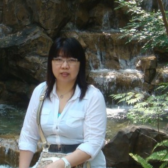 Profile Picture of Erni Liauw (@erniliauw) on Poshmark