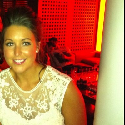 Profile Picture of Laura Burrell (@lauraburrell84) on Twitter