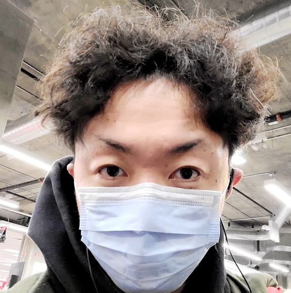 Profile Picture of Yong Choi (@cbj18181i) on Poshmark