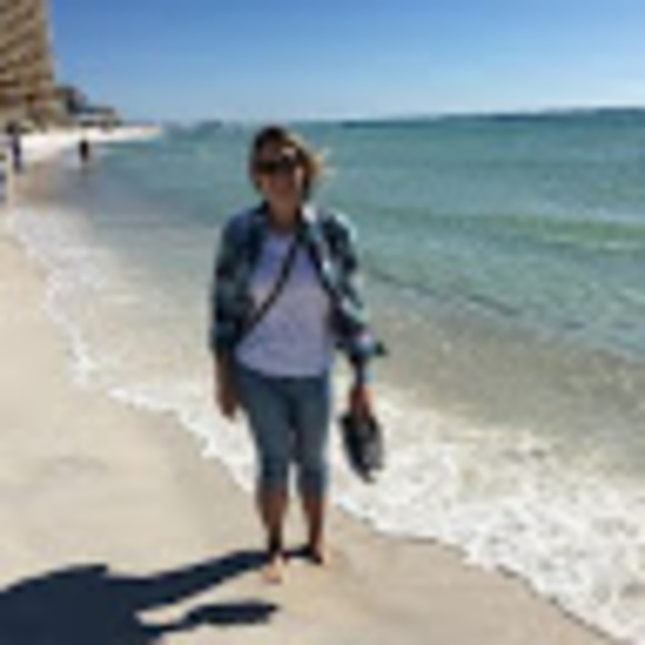 Profile Picture of Erica Macgregor (@ericamacgregor) on Poshmark