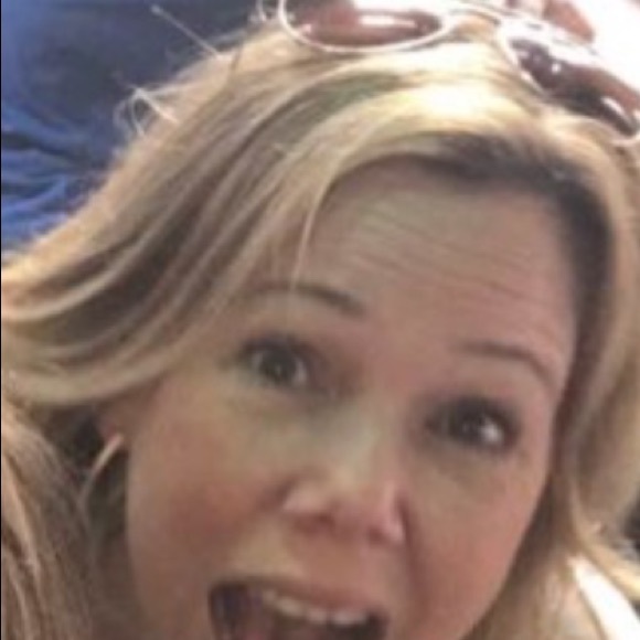 Profile Picture of Geraldine Alfieri (@galfieri) on Poshmark