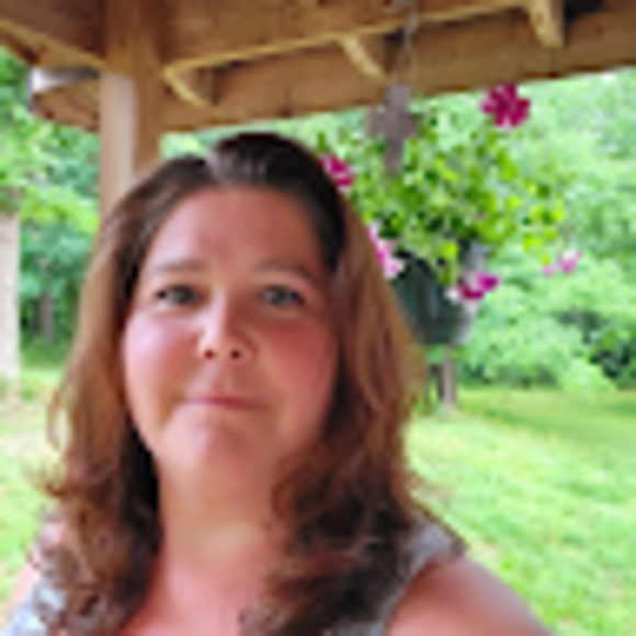Profile Picture of Danielle Hollifield (@dsdhollifield42) on Poshmark