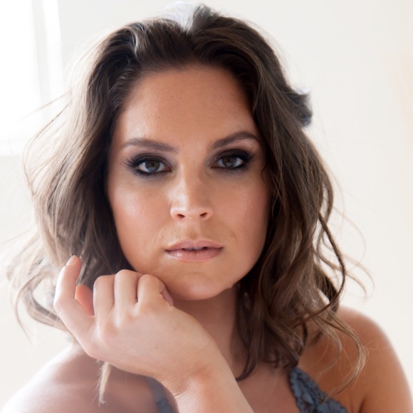 Profile Picture of Kelly Garthwaite (@kgarthwaite) on Poshmark