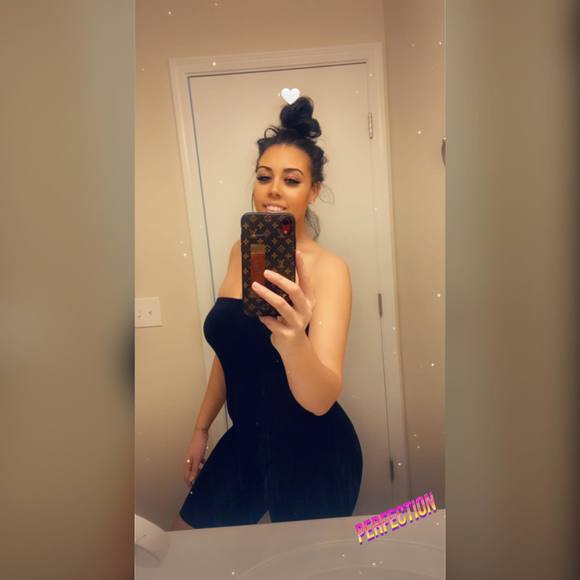 Gianna Barone - Poshmark Profile Picture of Gianna Barone (@giannabarone) on Poshmark