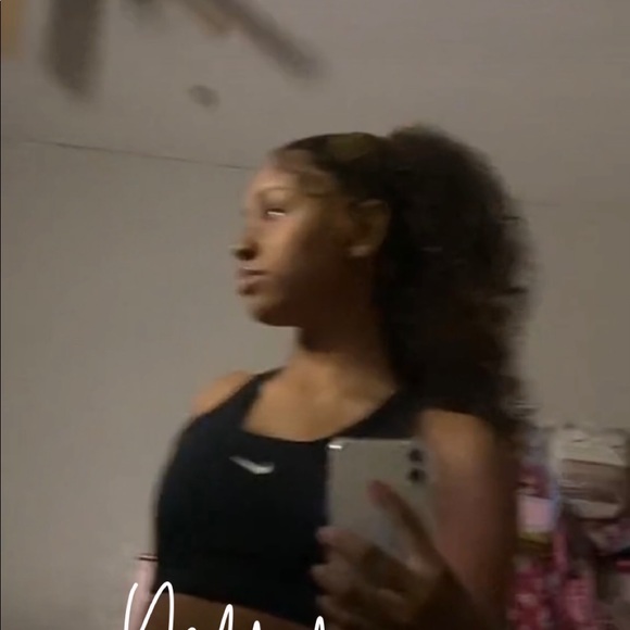 Profile Picture of Callysta Tofederal (@callystamosal) on Poshmark