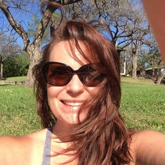 Profile Picture of Roxy Rox (@roxannecduvall) on Poshmark