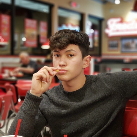 Profile Picture of Alex Arriaga (@alexarriaga) on Poshmark