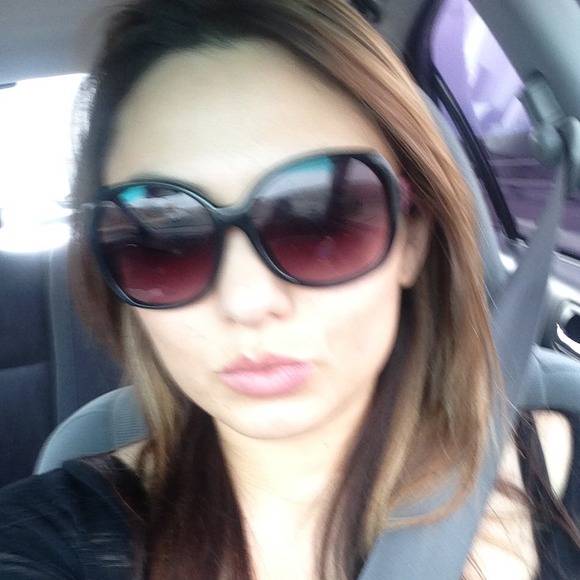 Profile Picture of Mercy Borunda (@mborunda26) on Poshmark