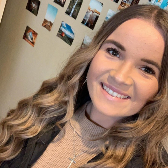 Profile Picture of Michelea Fielding (@poshhead13) on Poshmark