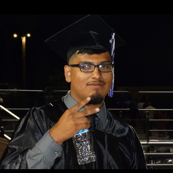 Profile Picture of Daniel Daza (@ddaza6) on Poshmark