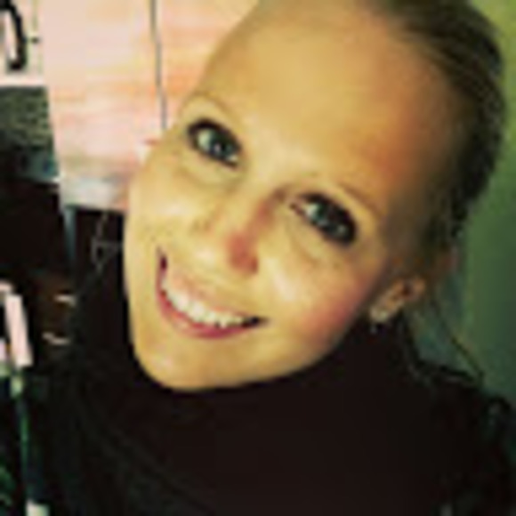 Profile Picture of Adrienne Wright (@adrienne479) on Poshmark