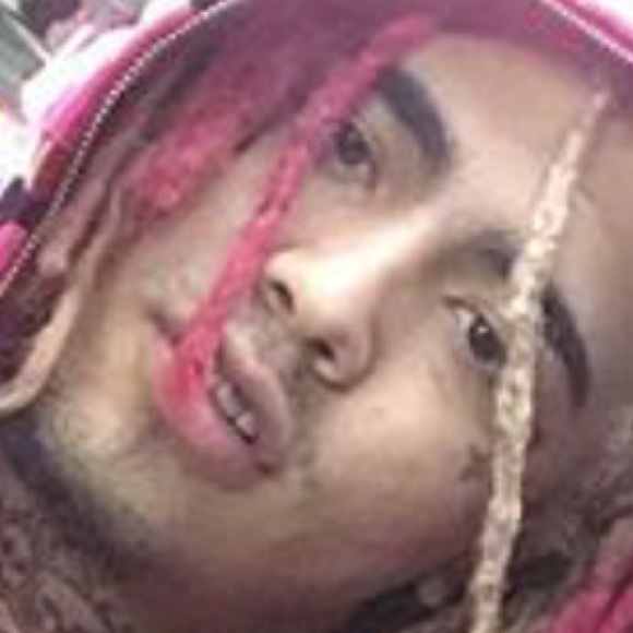 Profile Picture of Corey Smith (@smithcoreych) on Poshmark