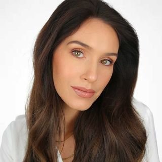 Profile Picture of Shea Whitney (@shea_whitney) on Twitter