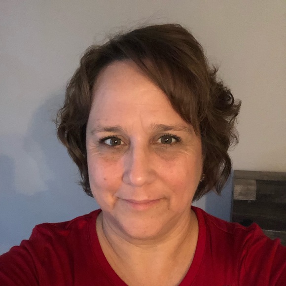 Profile Picture of Cynthia Goslin (@cynthiagoslin) on Poshmark