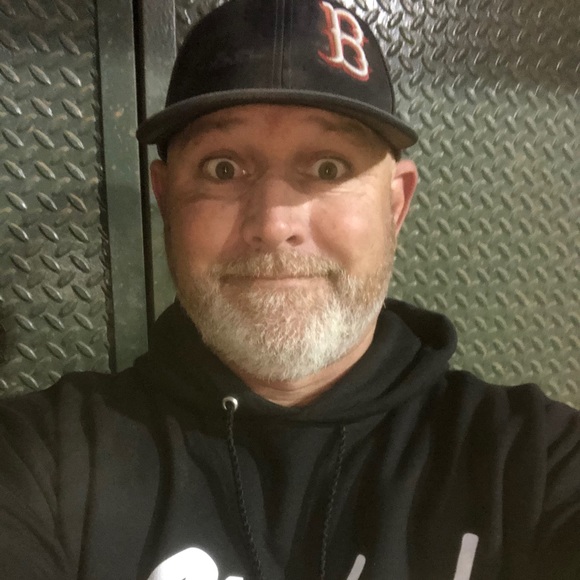Profile Picture of Thomas Blunt (@thomasblunt) on Poshmark