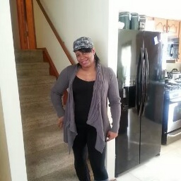 Profile Picture of Sonji Cobert (@sonjicobert) on Poshmark