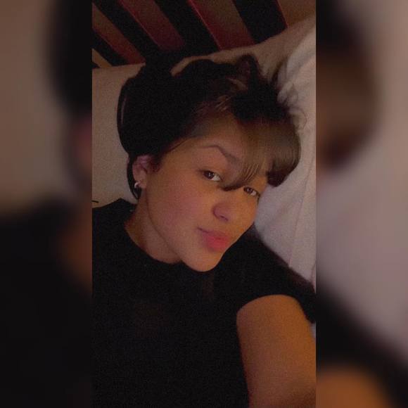 Profile Picture of Anais Carambot (@anaiscarambot) on Poshmark