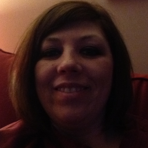 Profile Picture of Janet Fields (@jnfields98) on Poshmark