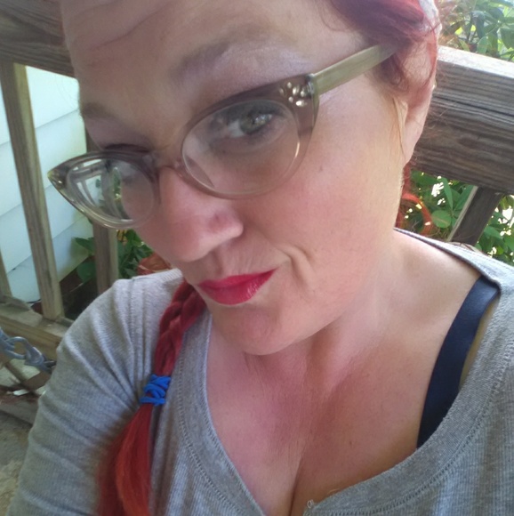 Profile Picture of Stephanie Craig (@stephcraig1978) on Poshmark