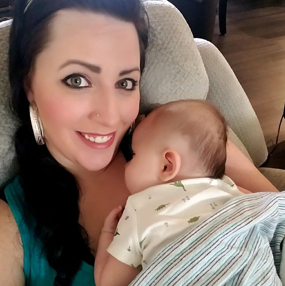 Profile Picture of Amanda Ginn (@mandikandigear) on Poshmark