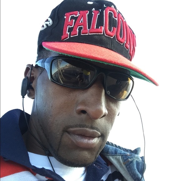Profile Picture of Derrick Strawder (@derrickstrawder) on Poshmark