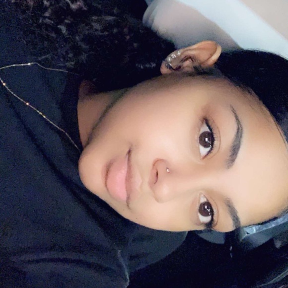 Profile Picture of Selena Brownell (@beank2k19) on Poshmark