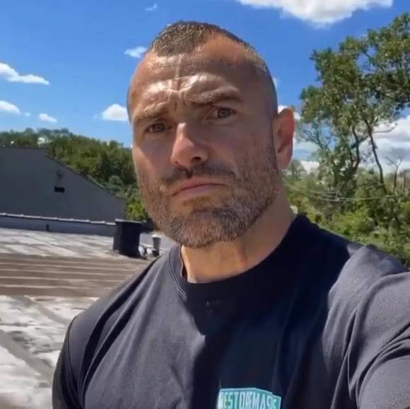 Robbie Jesk - Poshmark Profile Picture of Robbie Jesk (@robbiejesk) on Poshmark