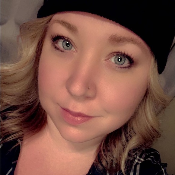 Profile Picture of Stephanie Borowka (@sborowka) on Poshmark