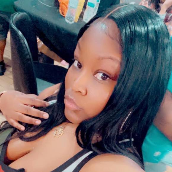 Profile Picture of Gloria Barron (@gloriabarron490) on Poshmark