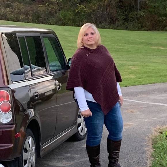 Profile Picture of Tina Smithbauer (@tinamarie16057) on Poshmark