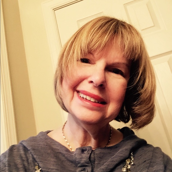 Profile Picture of Gayle Brooks (@gayleb472) on Poshmark