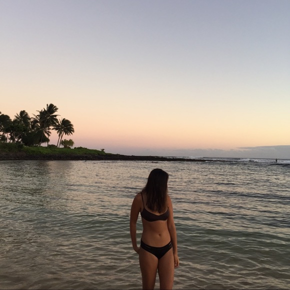 Profile Picture of Annie Funaki (@anniekauai) on Poshmark