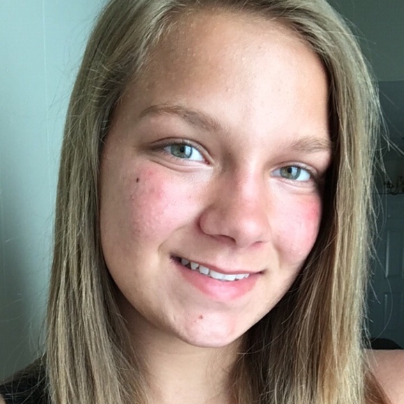 Profile Picture of Addison Ray (@addison13ray) on Poshmark