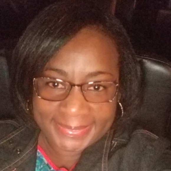 Profile Picture of Sandra Bash (@sandrabash) on Poshmark